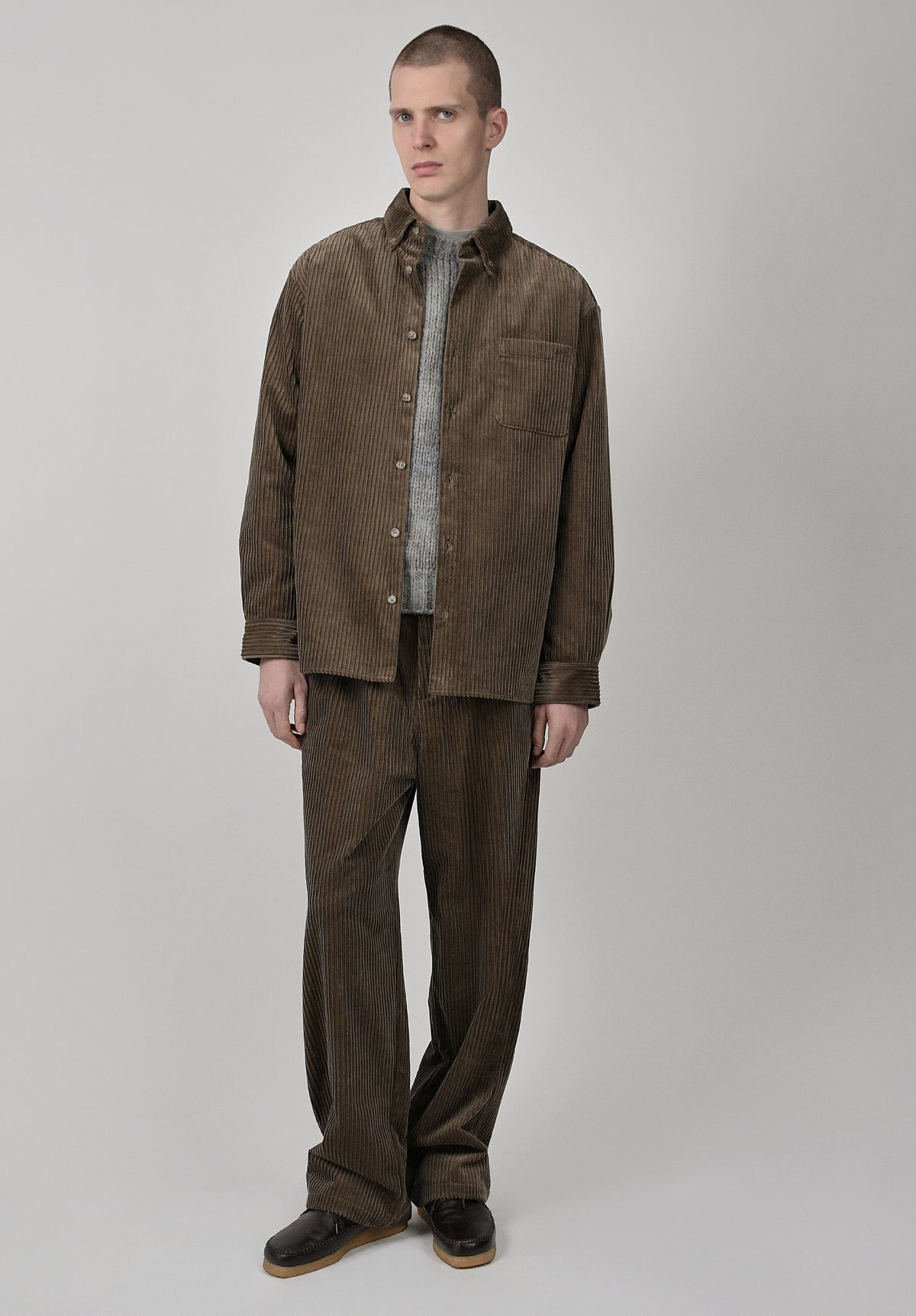Loose-fit taupe trousers with pleats