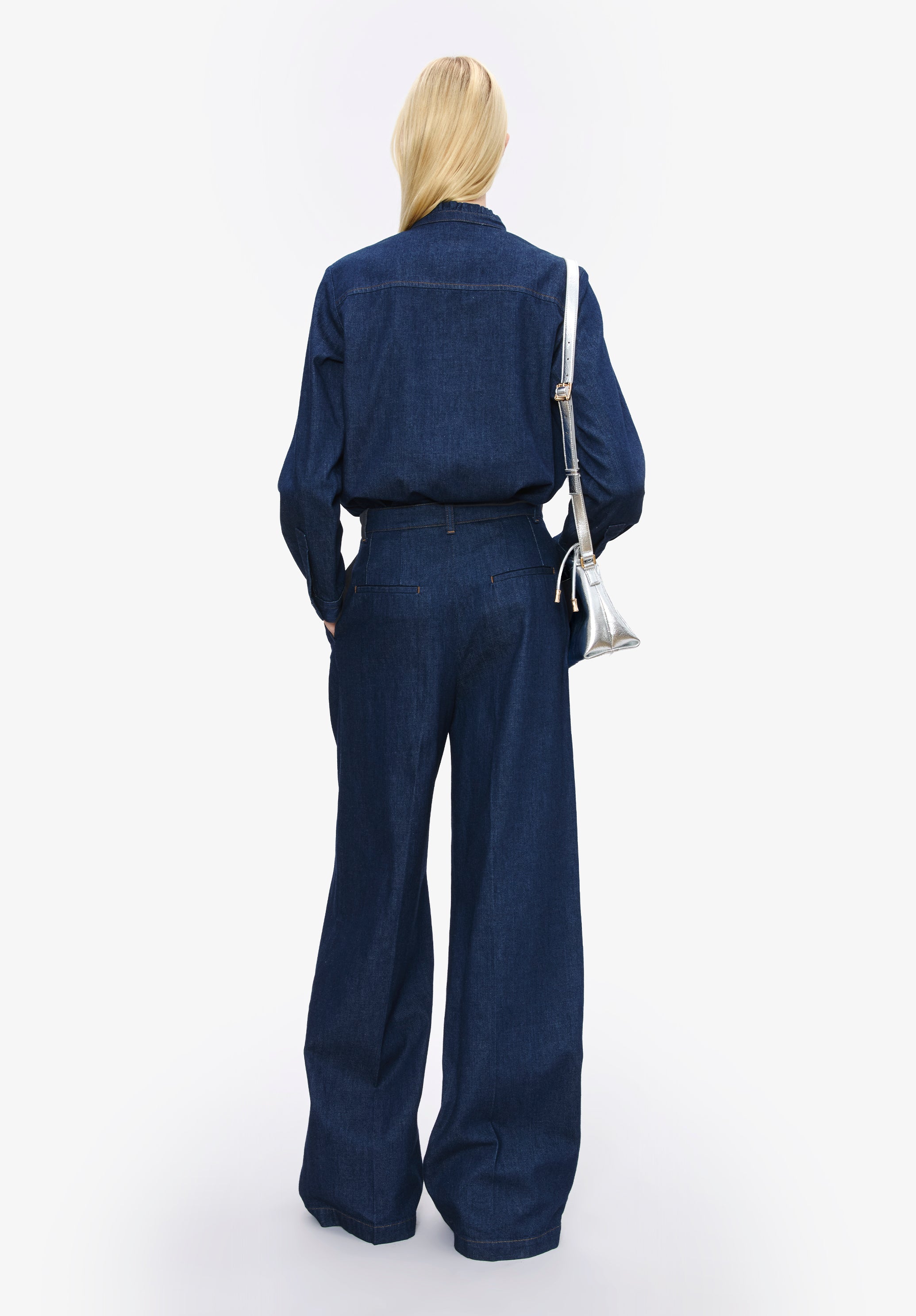 Blouse with ruffled collar - 3