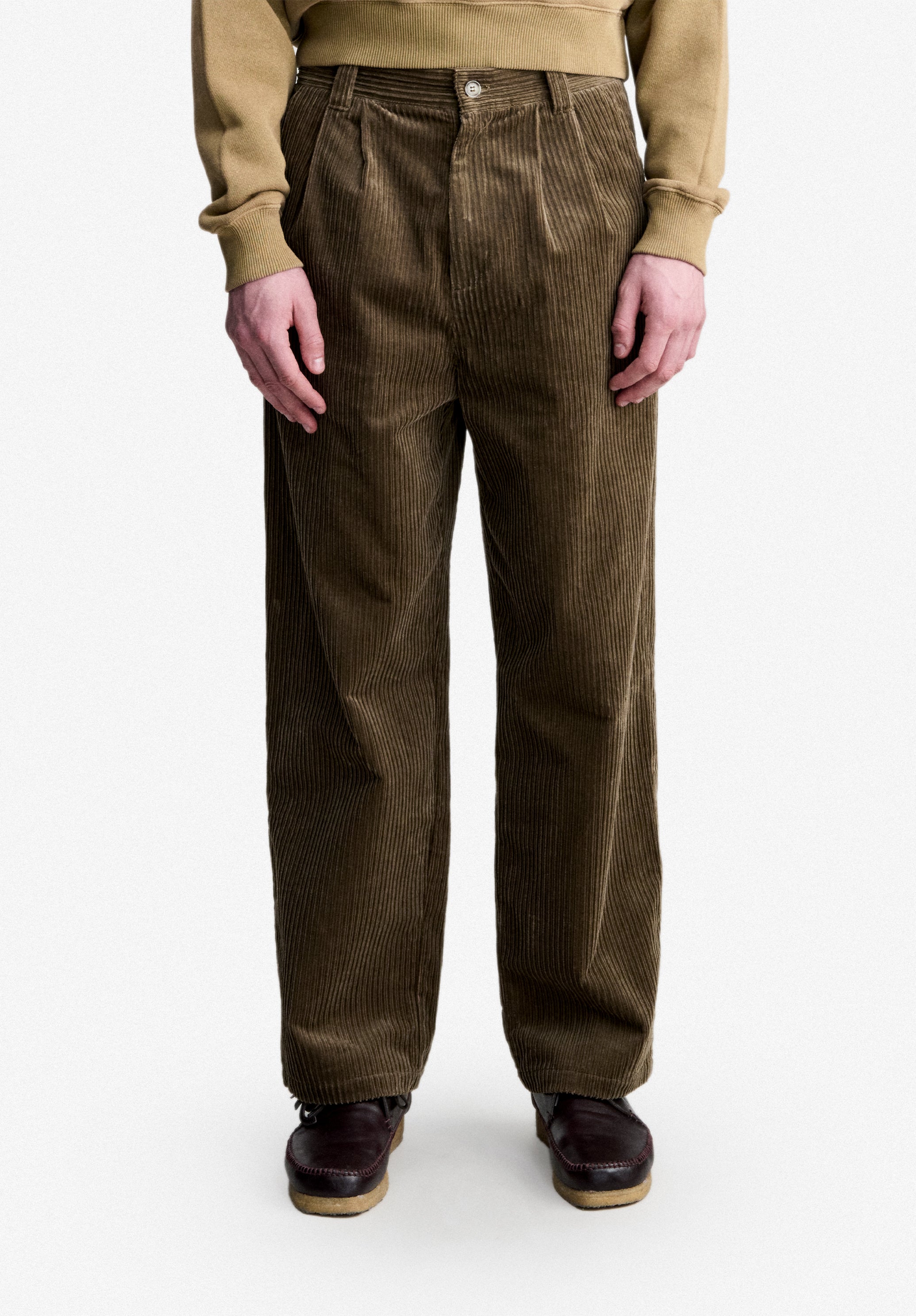 Loose-fit taupe trousers with pleats - 3