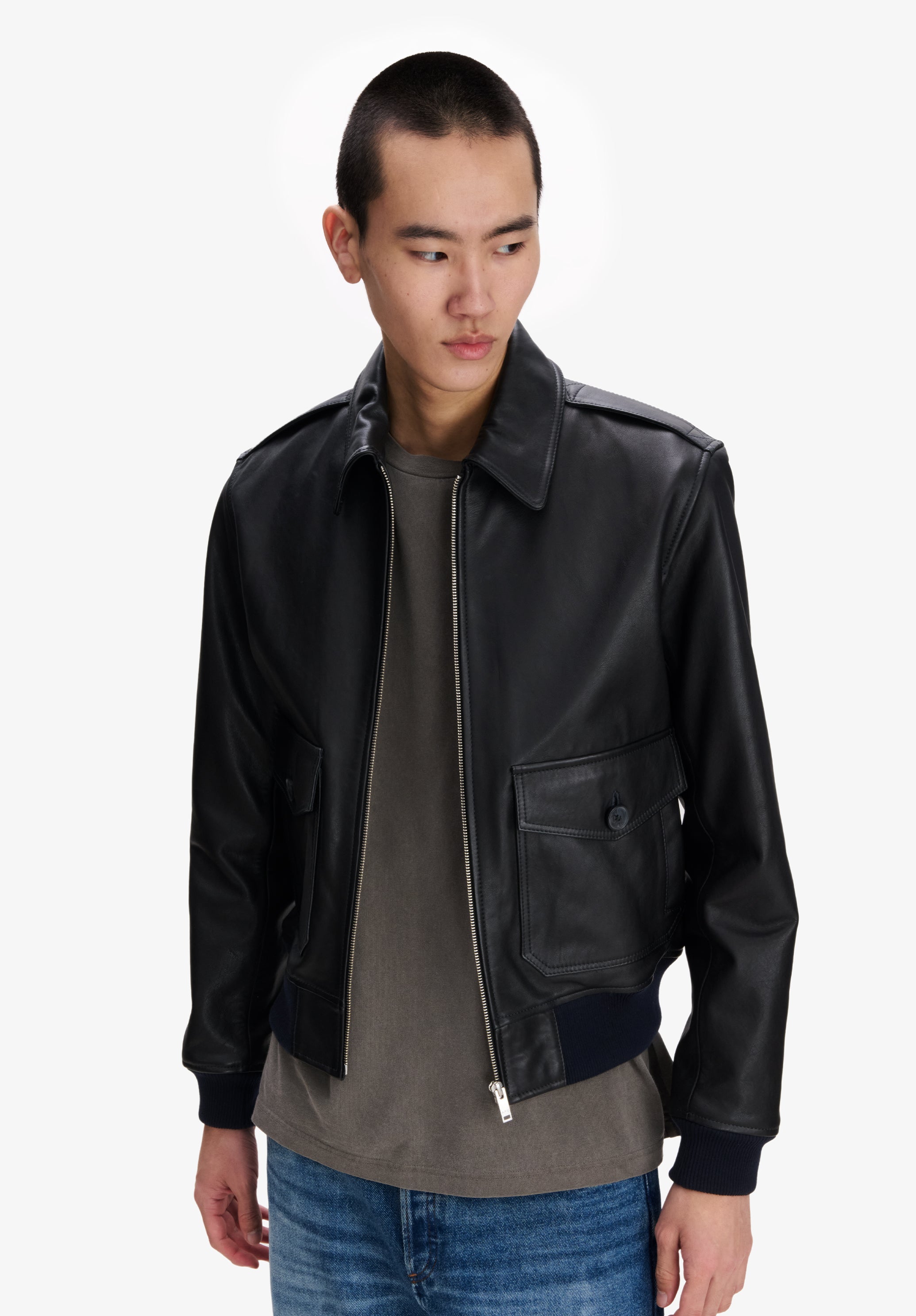 Short black leather jacket - 4
