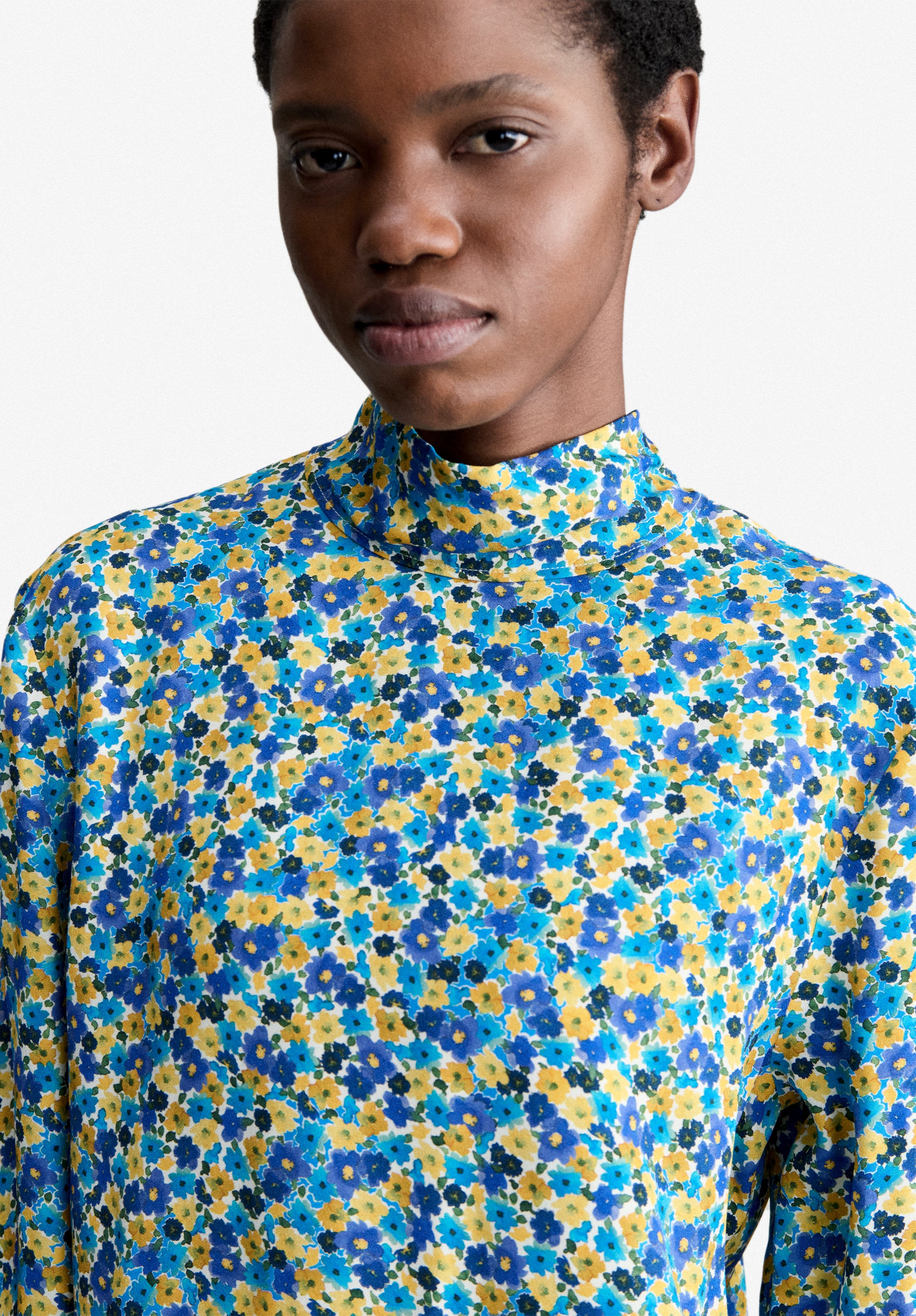 Flowing blouse with multicoloured floral motifs - 4