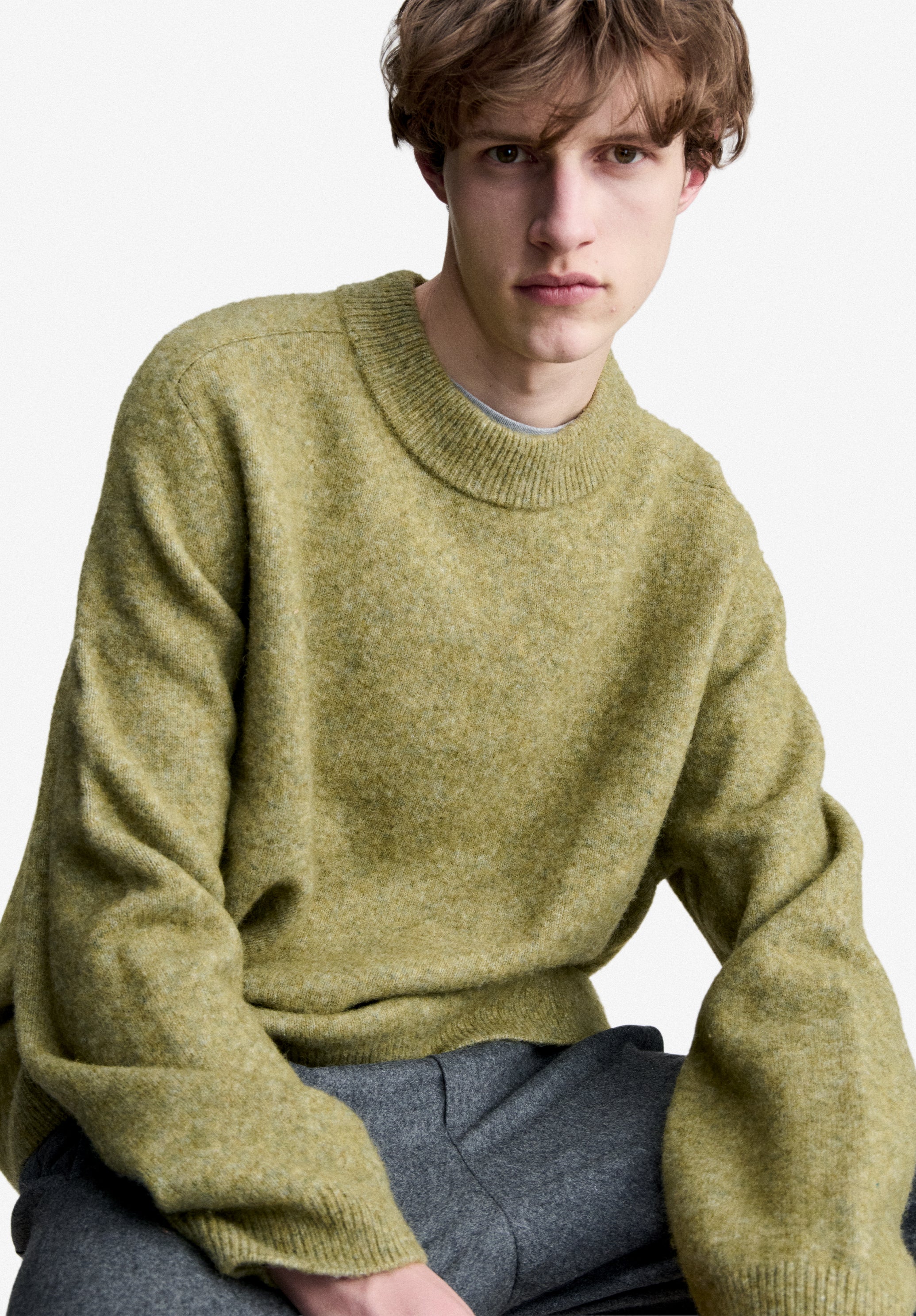Loose-fit light khaki sweater - 3