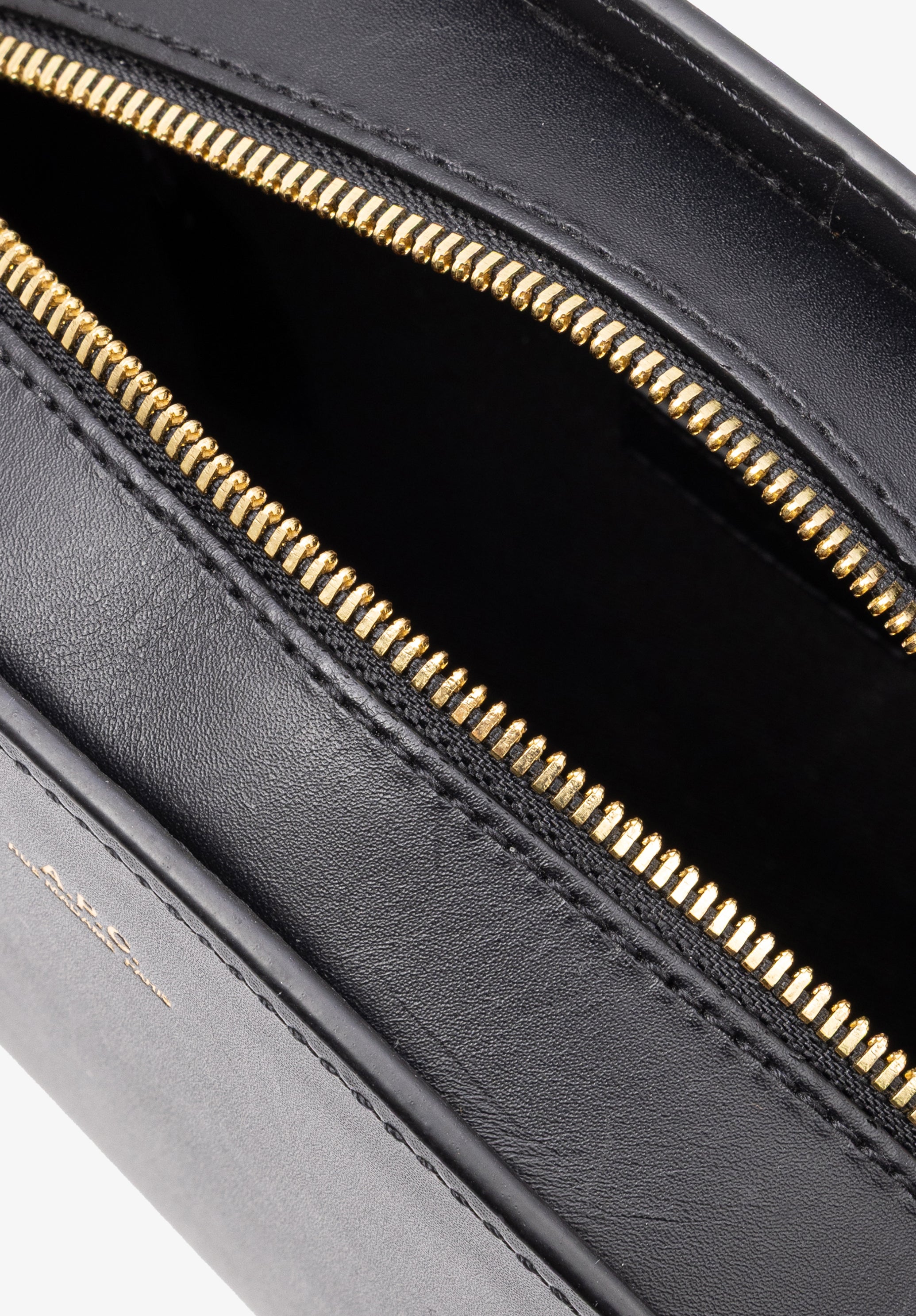 よしだ　A.P.C reverse half moon + betty ellectric — APC half moon bag