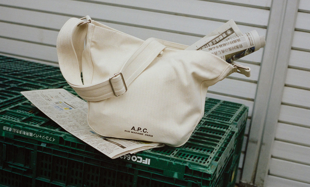 A.P.C.☆ロゴデザイン 2WAY クロスバッグ KHAKI UNISEX 楽天市場】アーペーセー ショルダーバッグ ハーフムーン ミニ