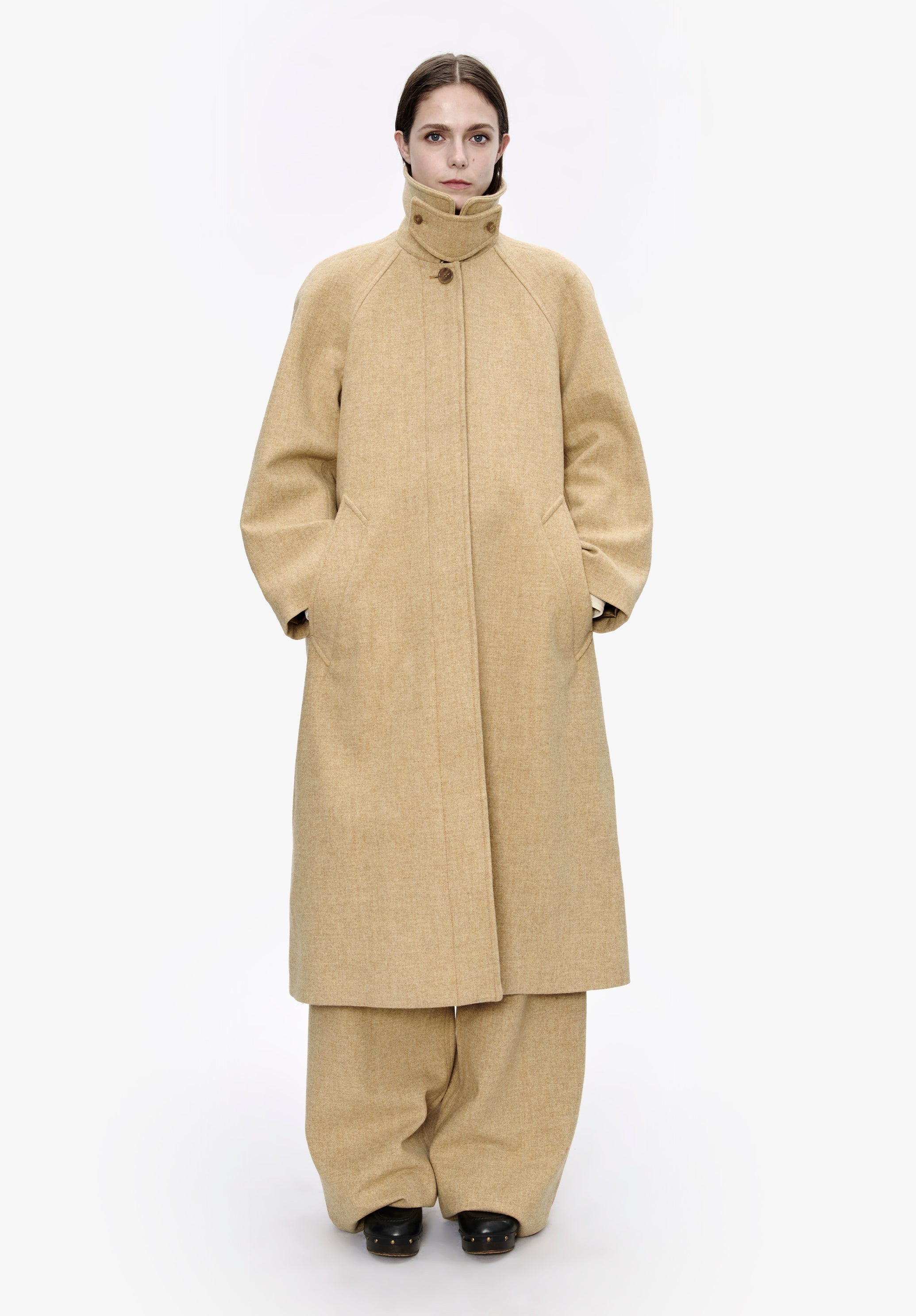 Oversize solid-colour coat with raglan sleeves | A.P.C.