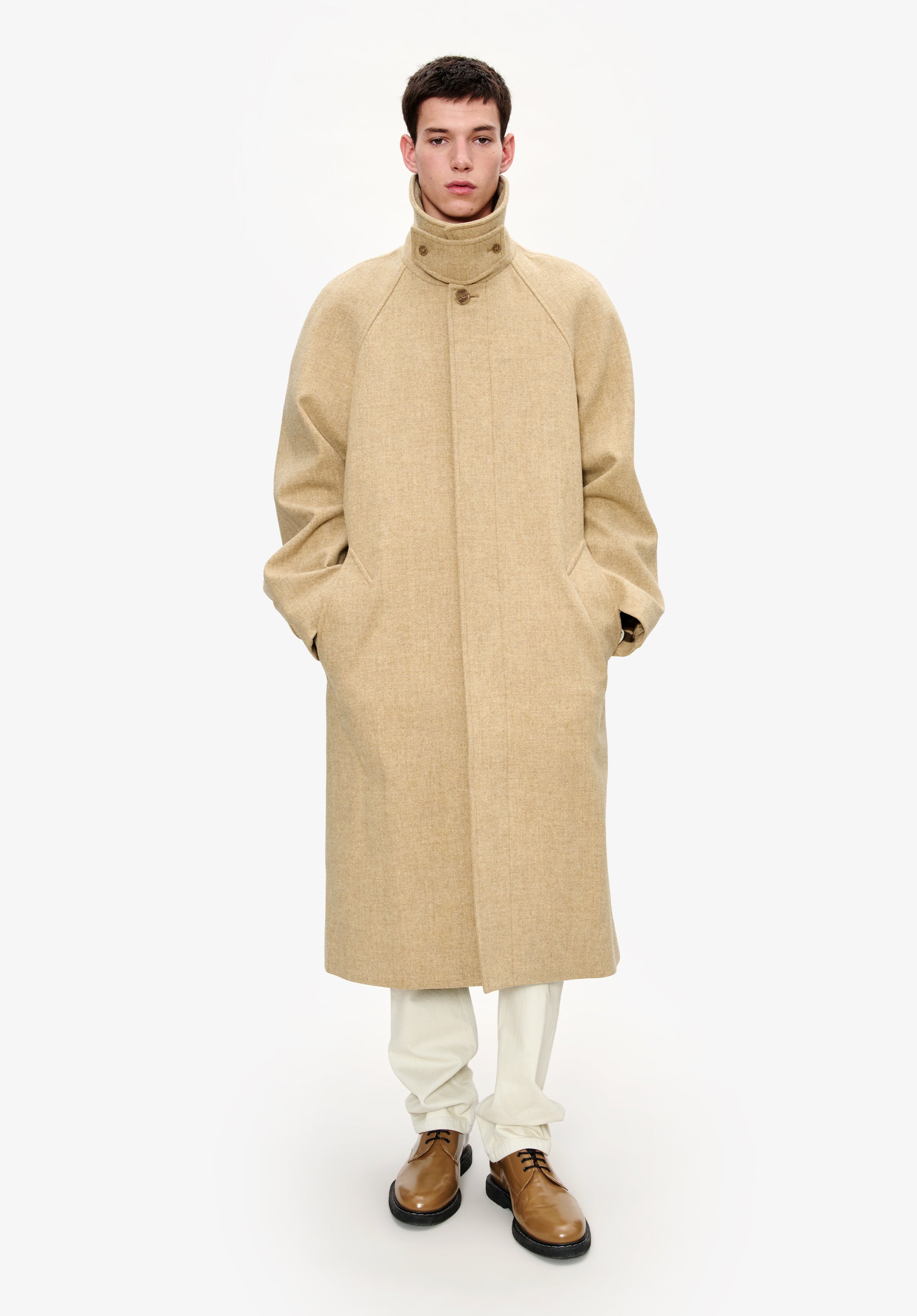 Oversize solid-colour coat with raglan sleeves | A.P.C.