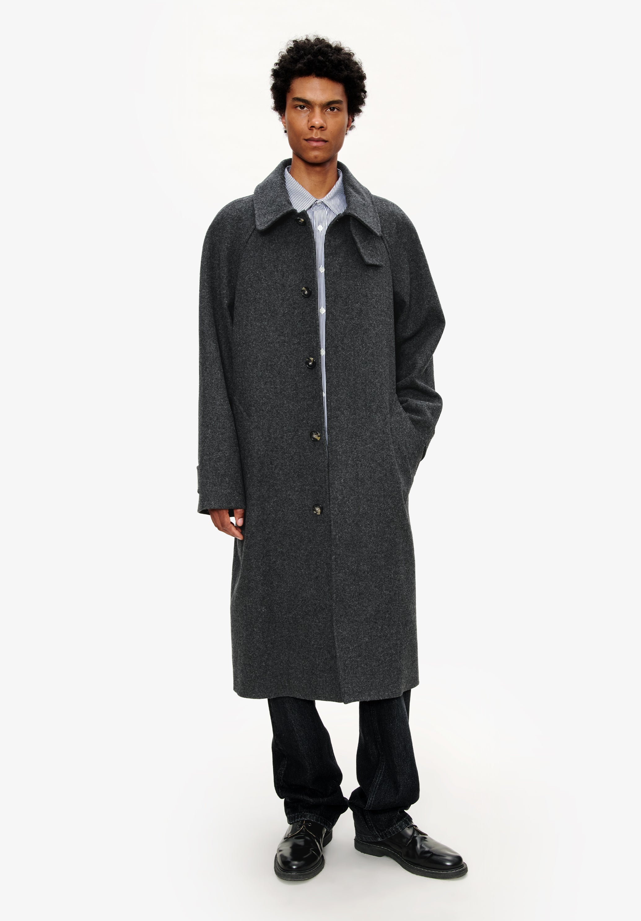 Oversize solid-colour coat with raglan sleeves | A.P.C.