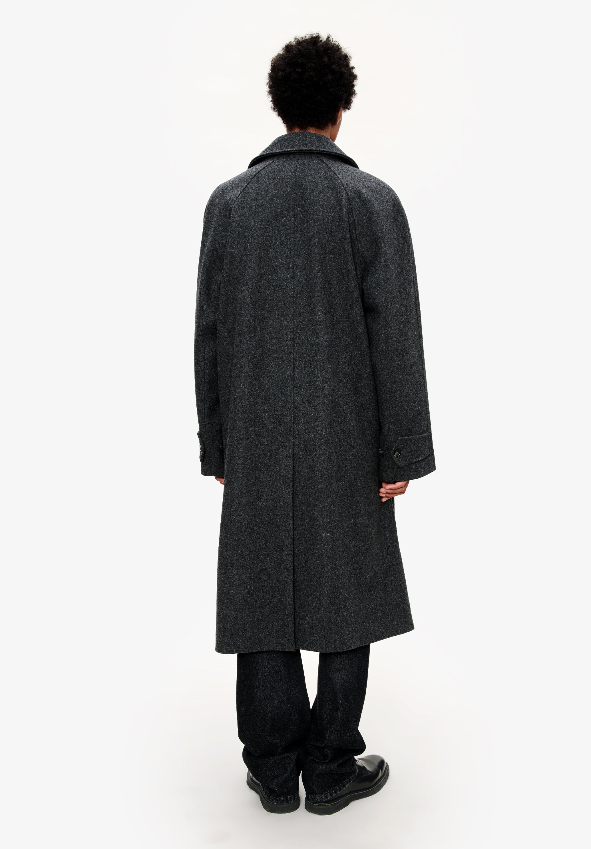 Oversize solid-colour coat with raglan sleeves | A.P.C.