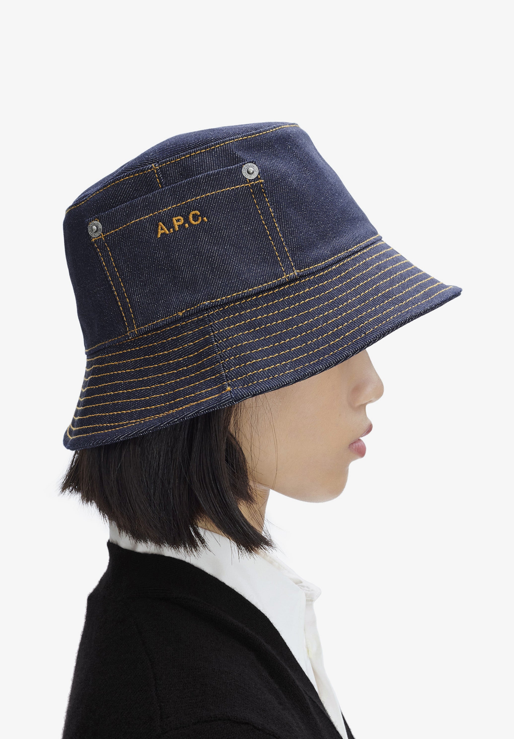 ハット A.P.C. Woman Hat Sand WVBBRM25075 CAB A.P.C. Outlet: Hat woman - Sand | A.P.C. hat WVBBRM25075
